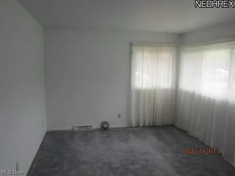 135 Preston, Elyria, OH 44035 photo 4