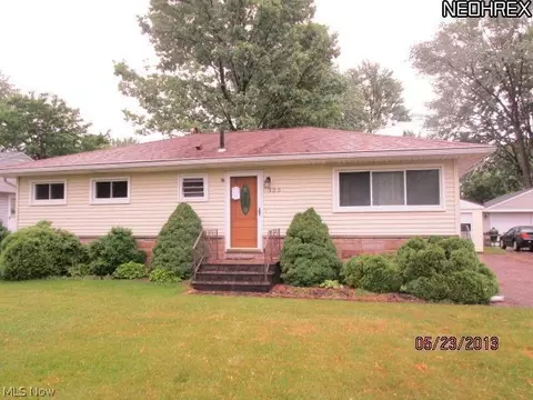 135 Preston, Elyria, OH 44035 photo 3