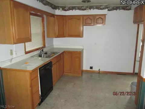 135 Preston, Elyria, OH 44035 photo 7