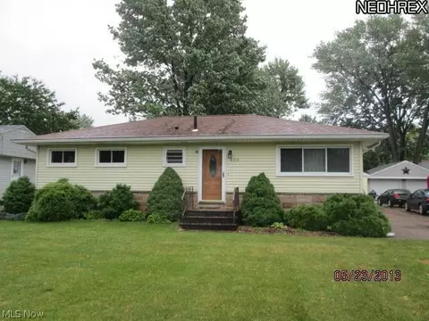 135 Preston, Elyria, OH 44035 photo 2