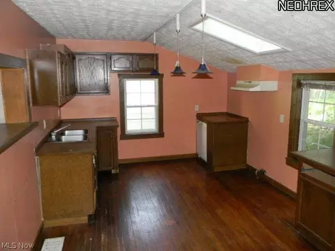 324 8th St, Elyria, OH 44035 photo 2