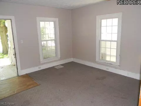 324 8th St, Elyria, OH 44035 photo 5