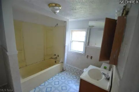 1653 W 4th St, Ashtabula, OH 44004 photo 7