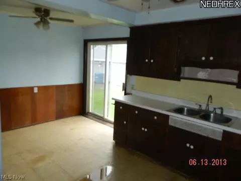 400 E 328th St, Willowick, OH 44095 photo 4