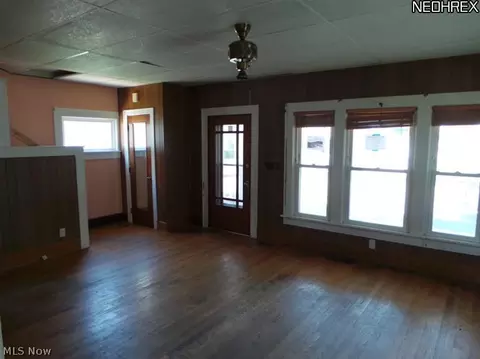 415 W 8th St, Dover, OH 44622 photo 3