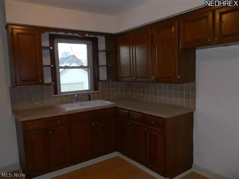 91 Smithfield St, Struthers, OH 44471 photo 6