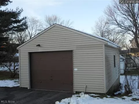 91 Smithfield St, Struthers, OH 44471 photo 12