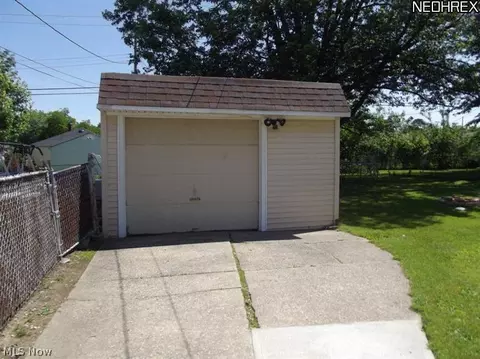 339 E 308th St, Willowick, OH 44095 photo 4