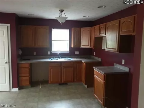 120 Emily Ln, Elyria, OH 44035 photo 4