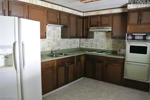 375 Stable Dr, Lagrange, OH 44050 photo 5