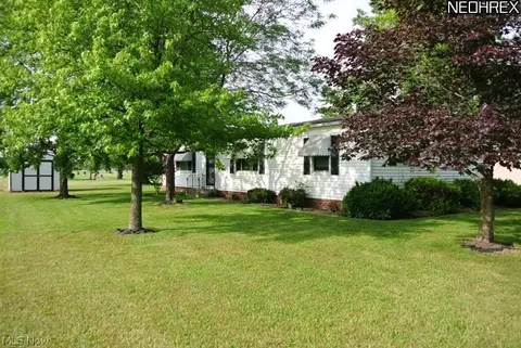 375 Stable Dr, Lagrange, OH 44050 photo 2