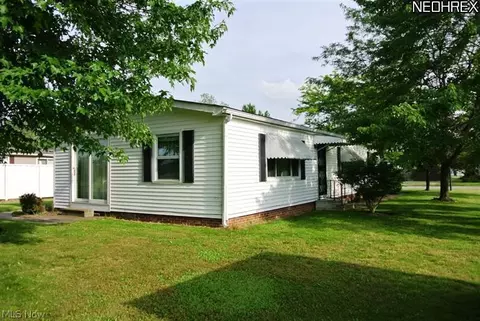 375 Stable Dr, Lagrange, OH 44050 photo 3