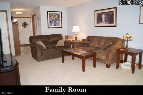 228 Baker St, Berea, OH 44017 photo 4