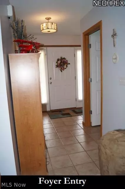 228 Baker St, Berea, OH 44017 photo 2