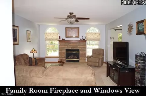 228 Baker St, Berea, OH 44017 photo 3