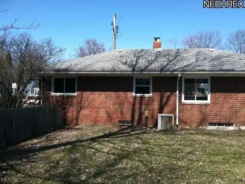 2002 W 16th St, Ashtabula, OH 44004 photo 3