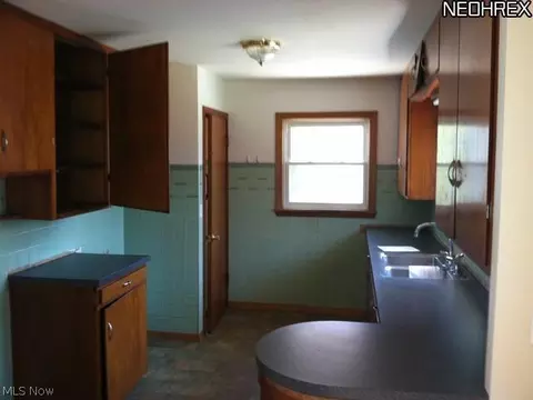 2002 W 16th St, Ashtabula, OH 44004 photo 9