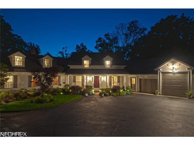 9794 Mountainview Dr, Willoughby, OH 44094 photo 1