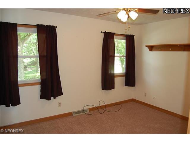 771 Sabrina Dr, Youngstown, OH 44512 photo 9