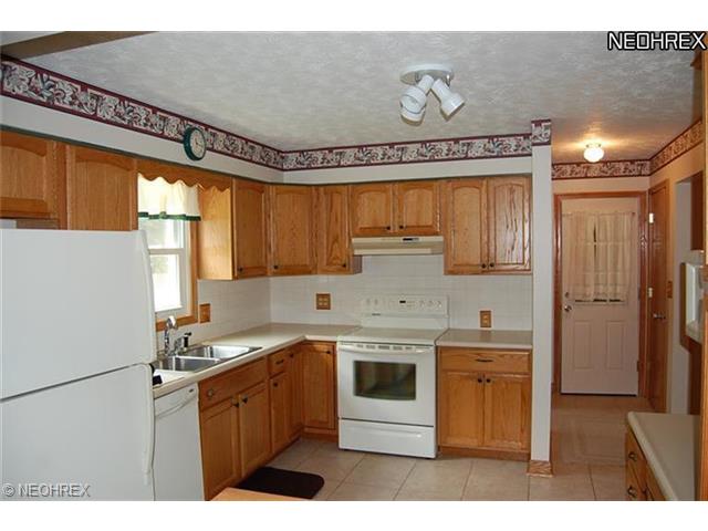 771 Sabrina Dr, Youngstown, OH 44512 photo 3