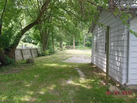 4870 Elyria Ave, Lorain, OH 44055 photo 3
