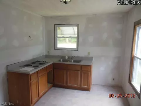 4870 Elyria Ave, Lorain, OH 44055 photo 6