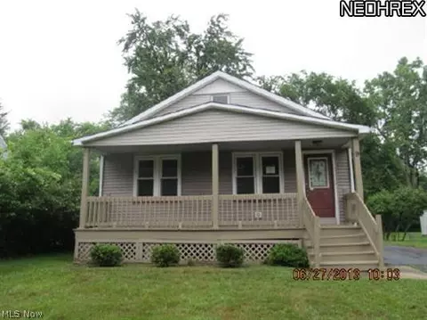 9 Mapleton Ave, Bedford, OH 44146 photo 2