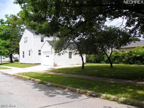 715 E 260 St, Euclid, OH 44132 photo 3