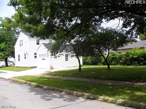 715 E 260 St, Euclid, OH 44132 photo 4