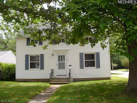 715 E 260 St, Euclid, OH 44132 photo 2