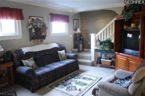 133 Longfellow St, Elyria, OH 44035 photo 2
