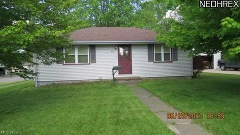 409 Grace St, Hubbard, OH 44425 photo 1