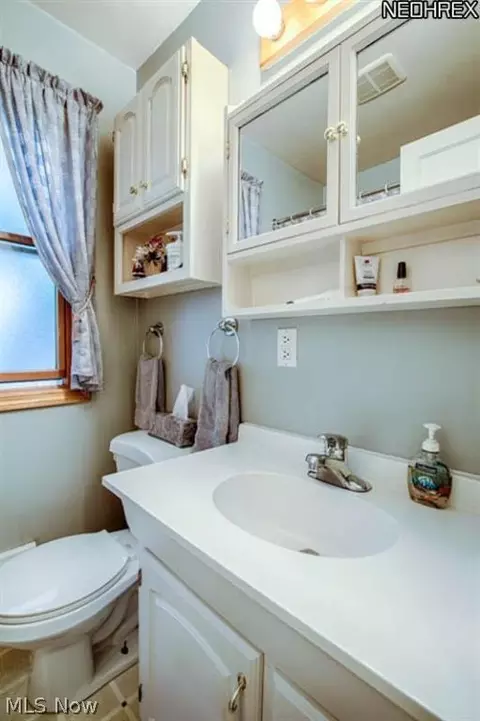 920 E 224th St, Euclid, OH 44123 photo 4