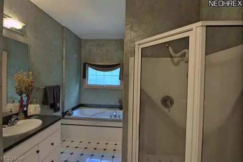 6450 Suzanne Ln, Solon, OH 44139 photo 11