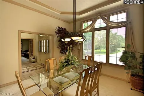 6450 Suzanne Ln, Solon, OH 44139 photo 5