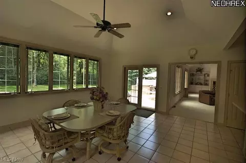 6450 Suzanne Ln, Solon, OH 44139 photo 4