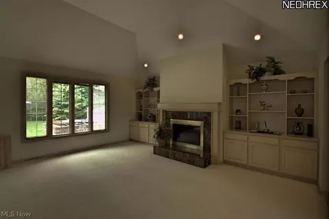 6450 Suzanne Ln, Solon, OH 44139 photo 3