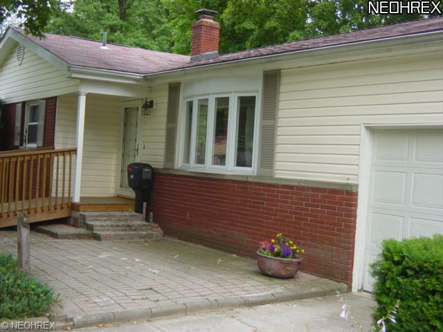 887 Larkridge Ave, Youngstown, OH 44512 photo 7