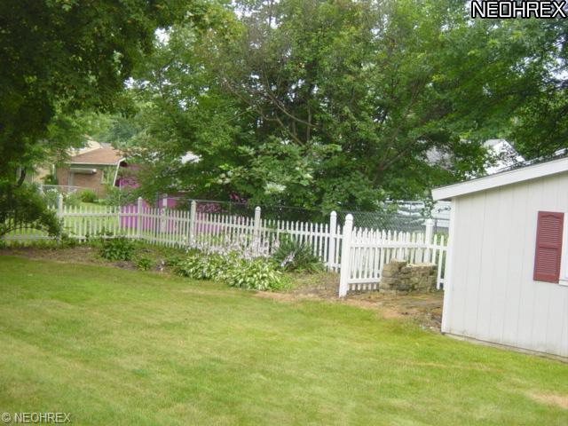 887 Larkridge Ave, Youngstown, OH 44512 photo 6