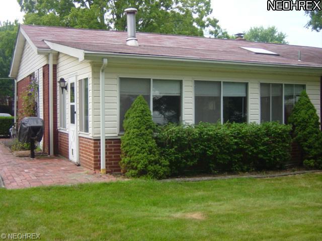 887 Larkridge Ave, Youngstown, OH 44512 photo 4