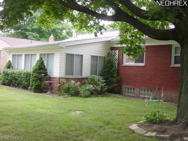 887 Larkridge Ave, Youngstown, OH 44512 photo 5