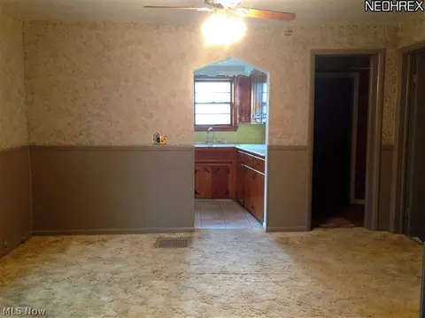 359 Spring St, Struthers, OH 44471 photo 11