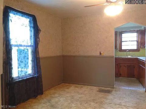 359 Spring St, Struthers, OH 44471 photo 12