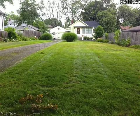 359 Spring St, Struthers, OH 44471 photo 1