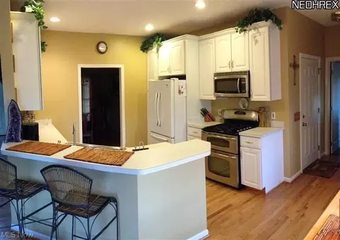 69 Kingston Dr, Aurora, OH 44202 photo 5