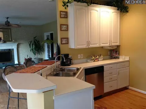 69 Kingston Dr, Aurora, OH 44202 photo 6