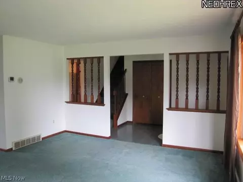 347 Crestview Dr, Elyria, OH 44035 photo 3