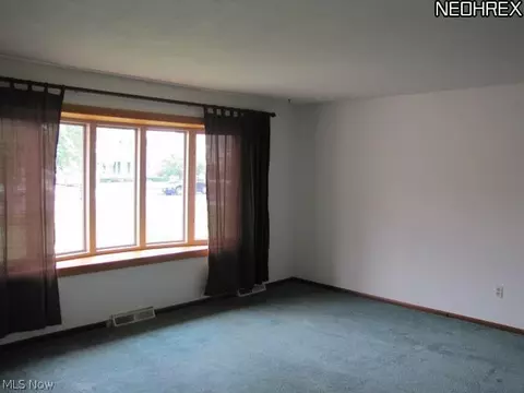 347 Crestview Dr, Elyria, OH 44035 photo 5