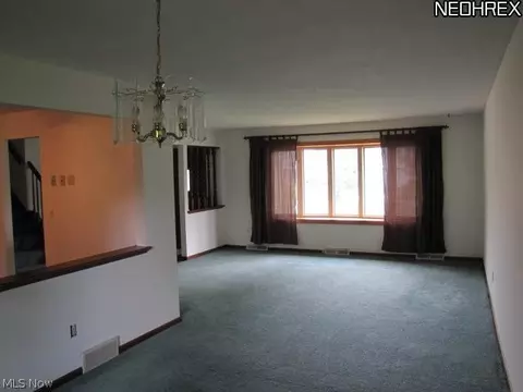 347 Crestview Dr, Elyria, OH 44035 photo 4