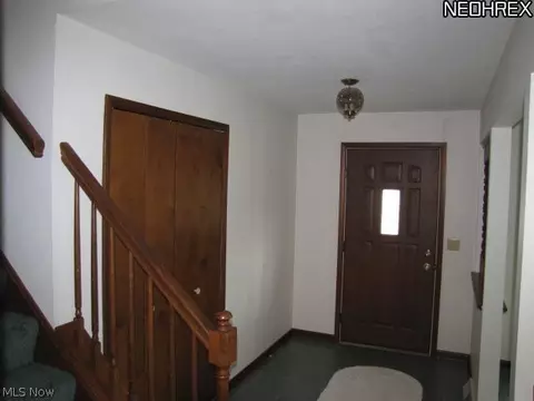 347 Crestview Dr, Elyria, OH 44035 photo 2